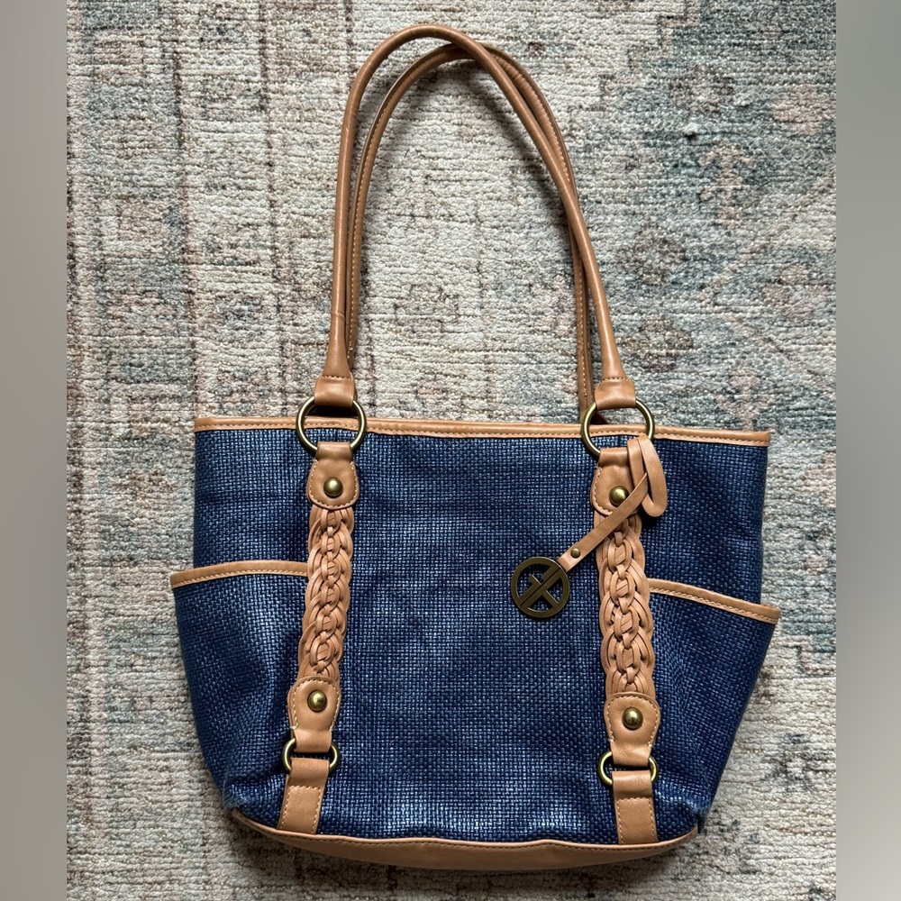 Giani Bernini tan braided & navy woven straw blue tote purse handbag multipocket